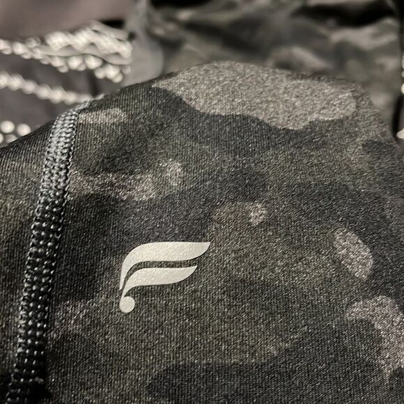 Fabletics Camo Leggings & Bra Bundle - Picture 10 of 15